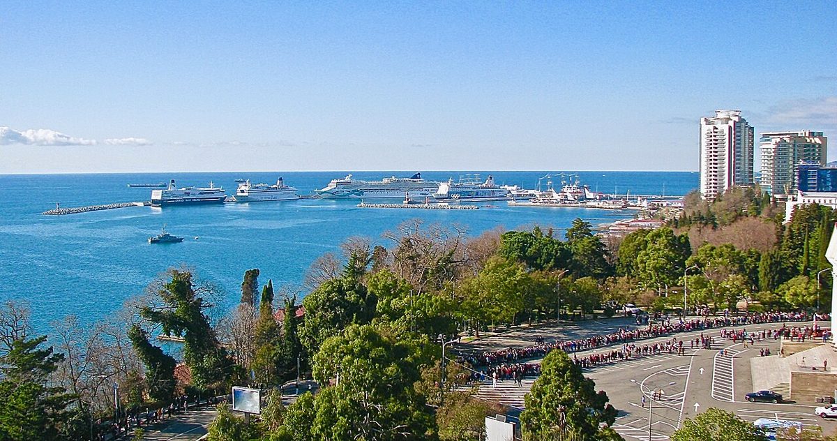 Частный самолёт в Сочи — городской пейзаж