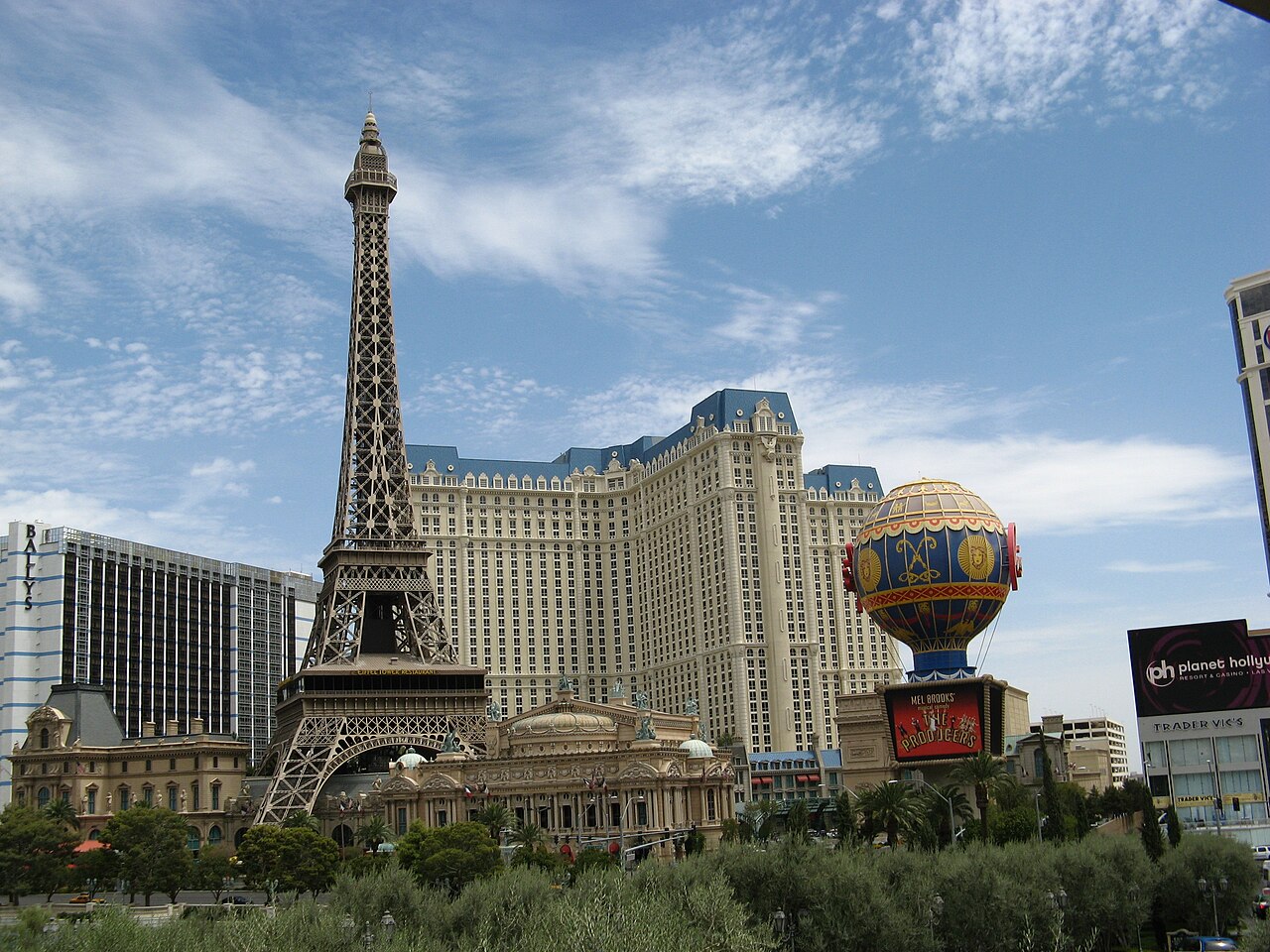 Частный самолёт в Лас-Вегас — отель Paris Las Vegas на Лас-Вегас-Стрип