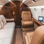 Falcon 50EX — диван и кресла салона