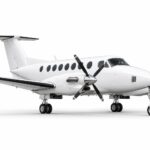 King Air 350i — белый самолёт на белом фоне, нос направлен вправо