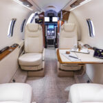 Learjet 70 — кресла и откидной столик