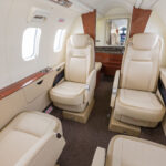 Learjet 75 — кресла и откидной столик