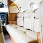 Nextant 400XT — боковой диван и передняя часть салона