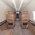 Pilatus PC-12 NGX — салон в сторону кабины пилотов