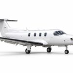 Pilatus PC-12 NGX — белый самолёт на белом фоне, нос направлен вправо